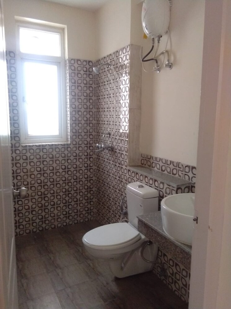 Bathroom, umang-monsoon-breeze-phase-i 4 Bedroom 2220 Sq.Ft. Apartment In Sector 78 Gurgaon 9373058
