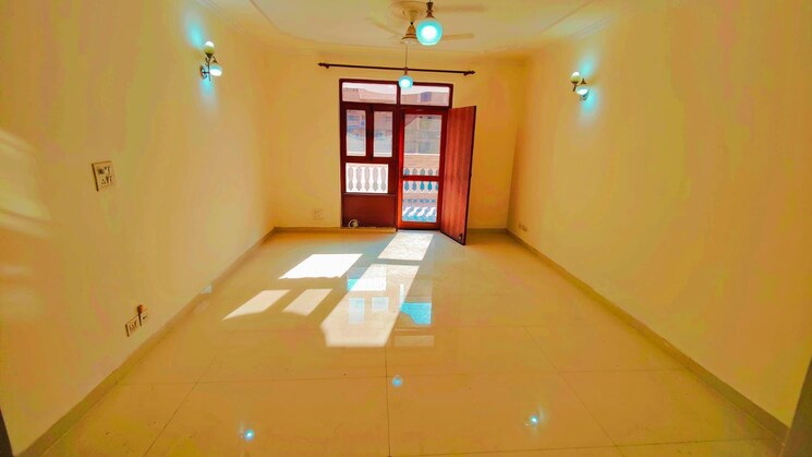 Room, sector 23 dwarka 3 Bedroom 1500 Sq.Ft. Apartment In Sector 23 Dwarka Delhi 9373157