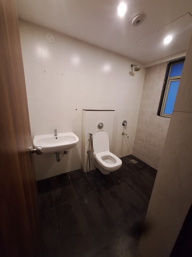 Bathroom, lodha-palava-exotica 2 Bedroom 969 Sq.Ft. Apartment In Dombivli East Thane 9373237