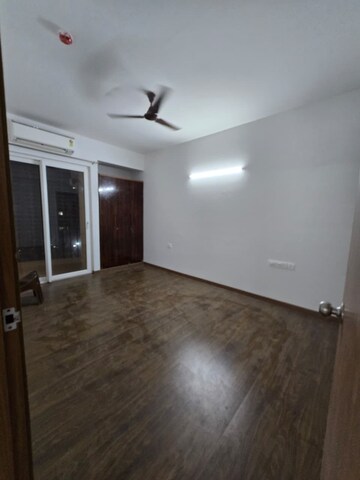 2 BHK Apartment For Rent in Tata Eureka Park, Sector 150