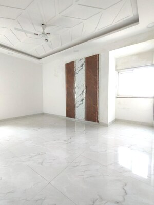 Room in 3 BHK Apartment at Sector 6 Dwarka – for Rent