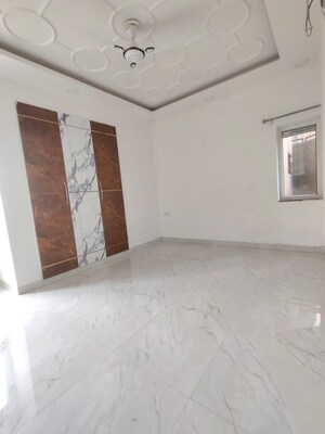 Room in 3 BHK Apartment at Sector 6 Dwarka – for Rent