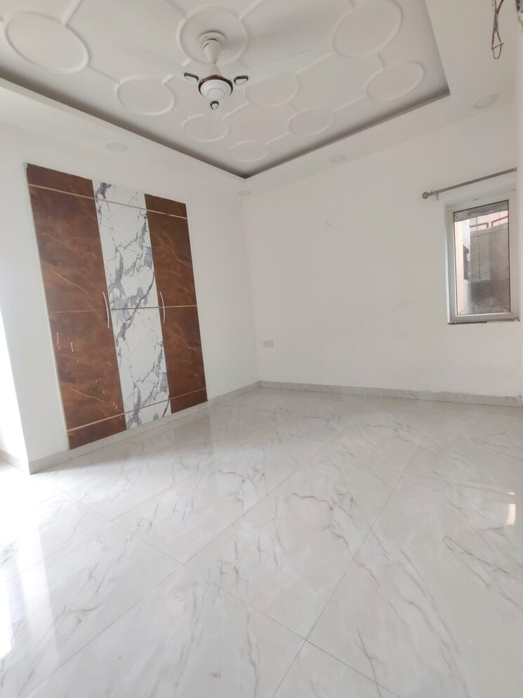 Room, sector 6 dwarka 3 Bedroom 1300 Sq.Ft. Apartment In Sector 6 Dwarka Delhi 9373292