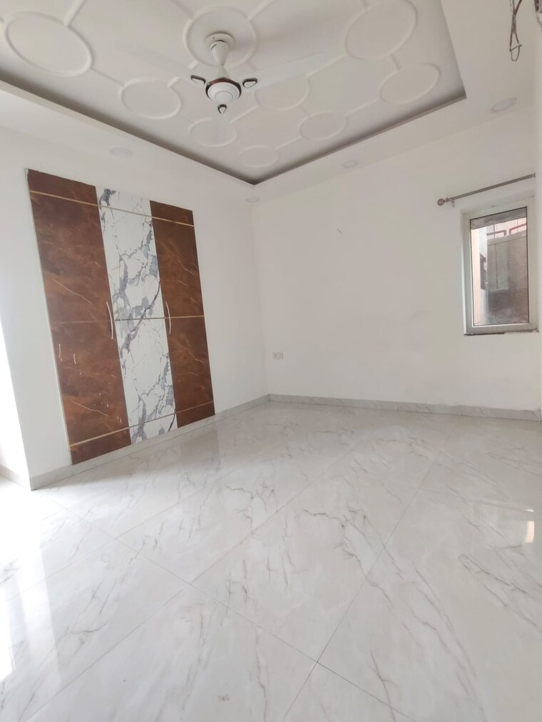 Room, sector 6 dwarka 3 Bedroom 1300 Sq.Ft. Apartment In Sector 6 Dwarka Delhi 9373292
