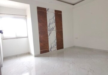 Room in 3 BHK Apartment at Sector 6 Dwarka – for Rent