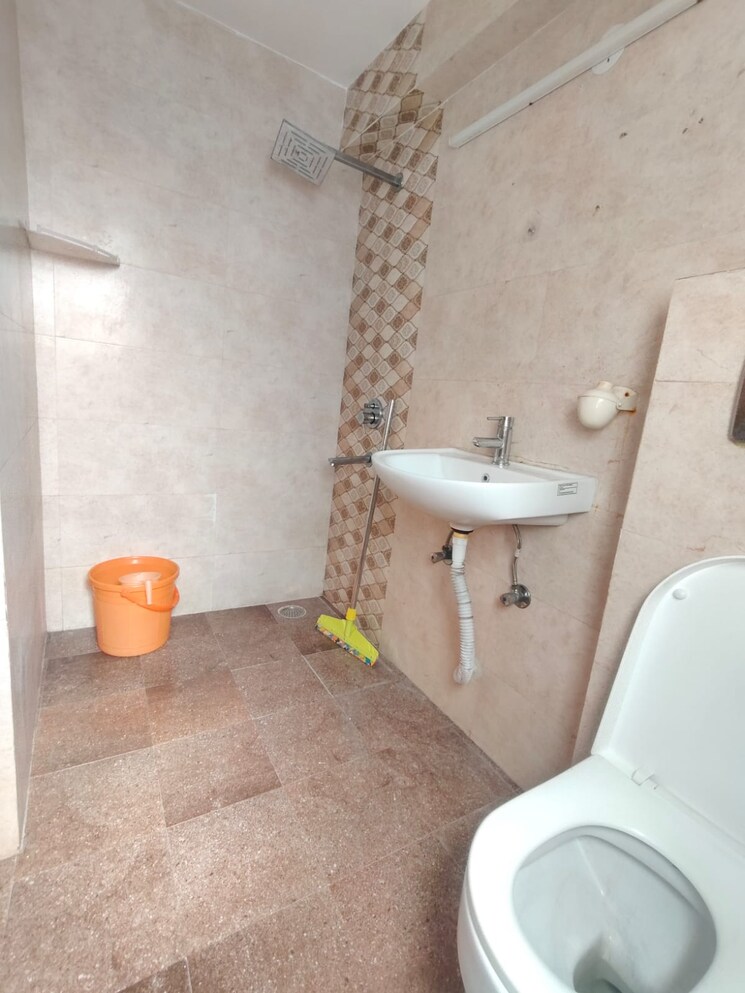Bathroom, sector 6 dwarka 3 Bedroom 1300 Sq.Ft. Apartment In Sector 6 Dwarka Delhi 9373292