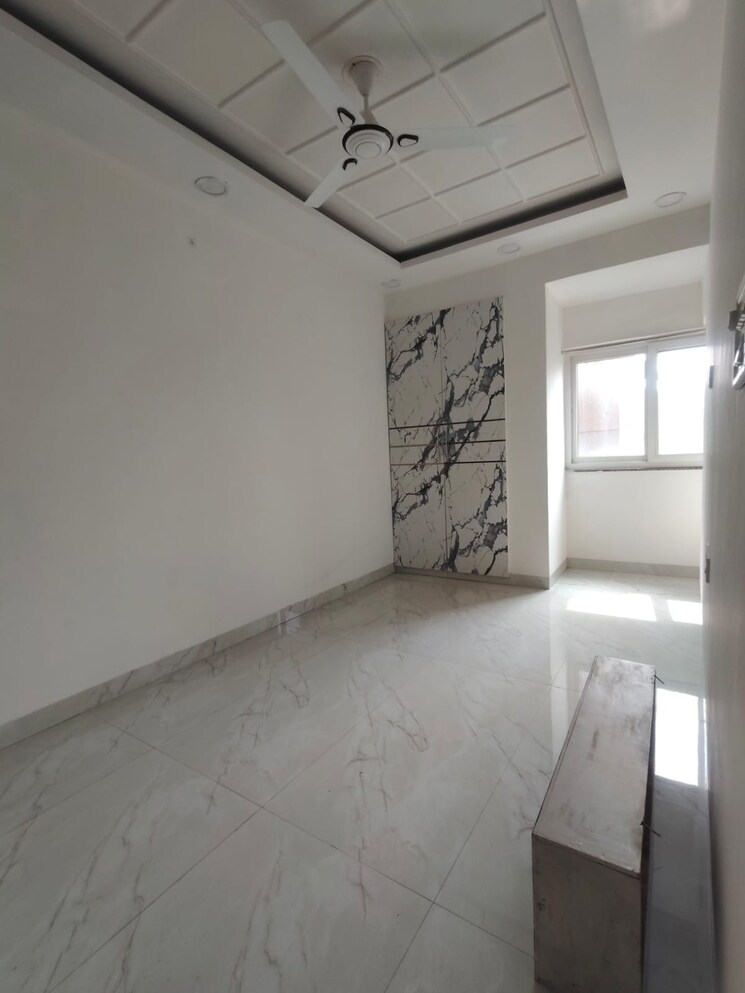 Room, sector 6 dwarka 3 Bedroom 1300 Sq.Ft. Apartment In Sector 6 Dwarka Delhi 9373292