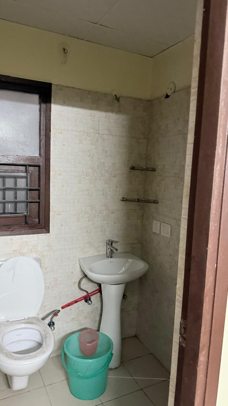 Bathroom, wave-prime-floors 2 Bedroom 135 Sq.Yd. Builder Floor In Wave City Ghaziabad 9373287