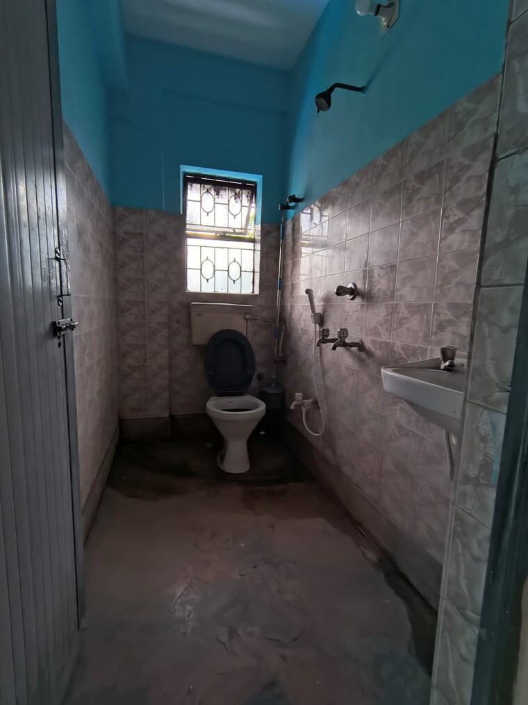 Bathroom, sakher bazar 2 Bedroom 857 Sq.Ft. Builder Floor In Sakher Bazar Kolkata 9373302