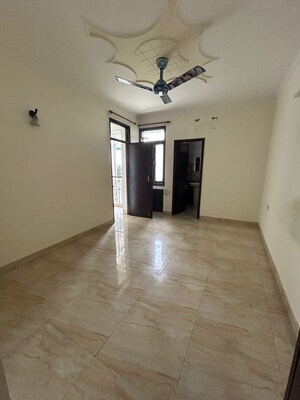 Room in 3 BHK Apartment at Sector 4 Dwarka – for Rent