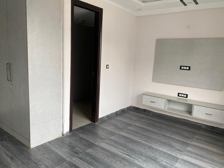 Room, sector 19 dwarka 3 Bedroom 1800 Sq.Ft. Builder Floor In Sector 19 Dwarka Delhi 9373360