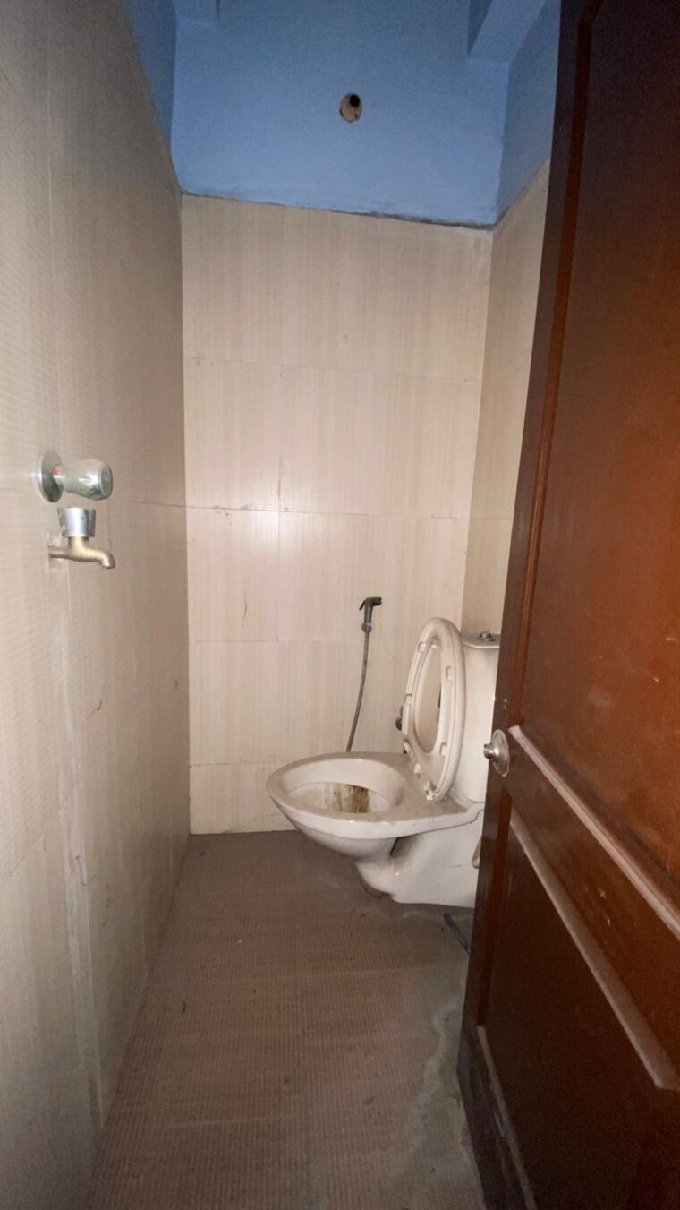 Bathroom, narayanpur 3.5 Bedroom 1520 Sq.Ft. Apartment In Narayanpur Kolkata 9373519