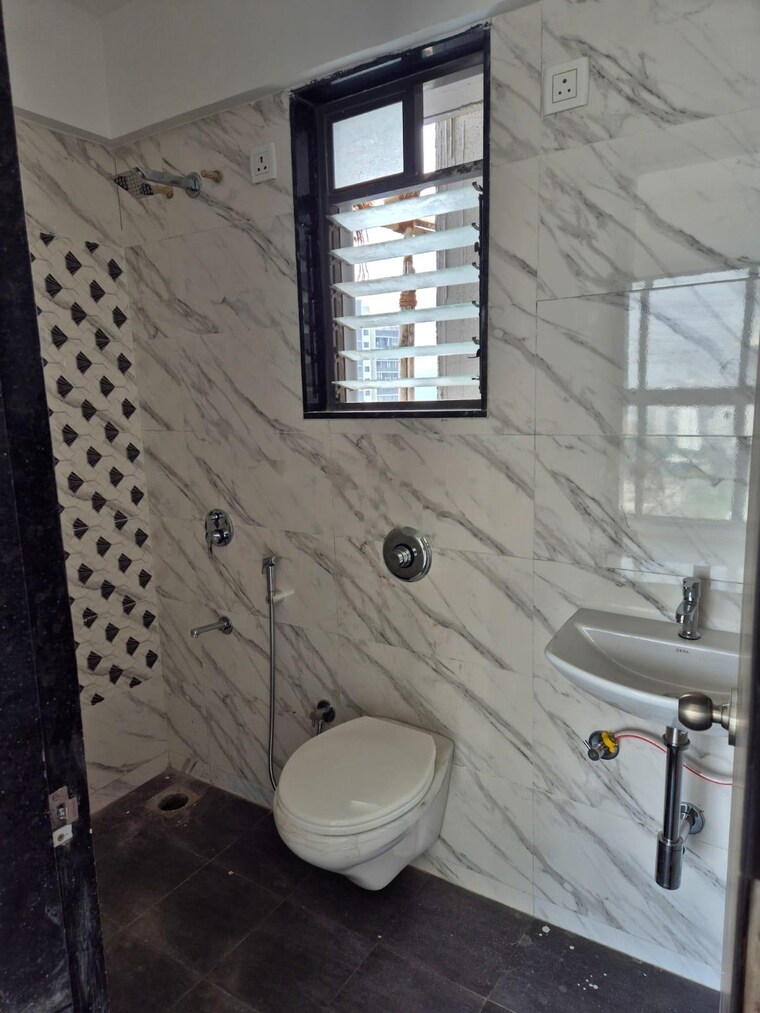 Bathroom, uk-iridium 2 Bedroom 630 Sq.Ft. Apartment In Kandivali East Mumbai 9373547
