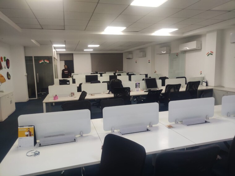 Team Area, sector 3 Commercial Office Space 1210 Sq.Ft. In Sector 3 Noida 9373556