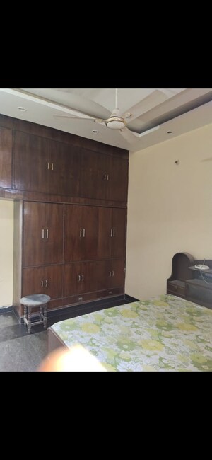 Furnished Amenities in 3 BHK Independent House at Sector 27 – for Rent