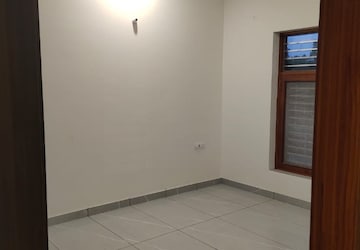 Room in 3 BHK Independent House at Sector 27 – for Rent