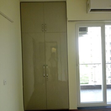 Room in 3 BHK Apartment at Bestech Park View Sanskruti, Sector 92 – for Rent