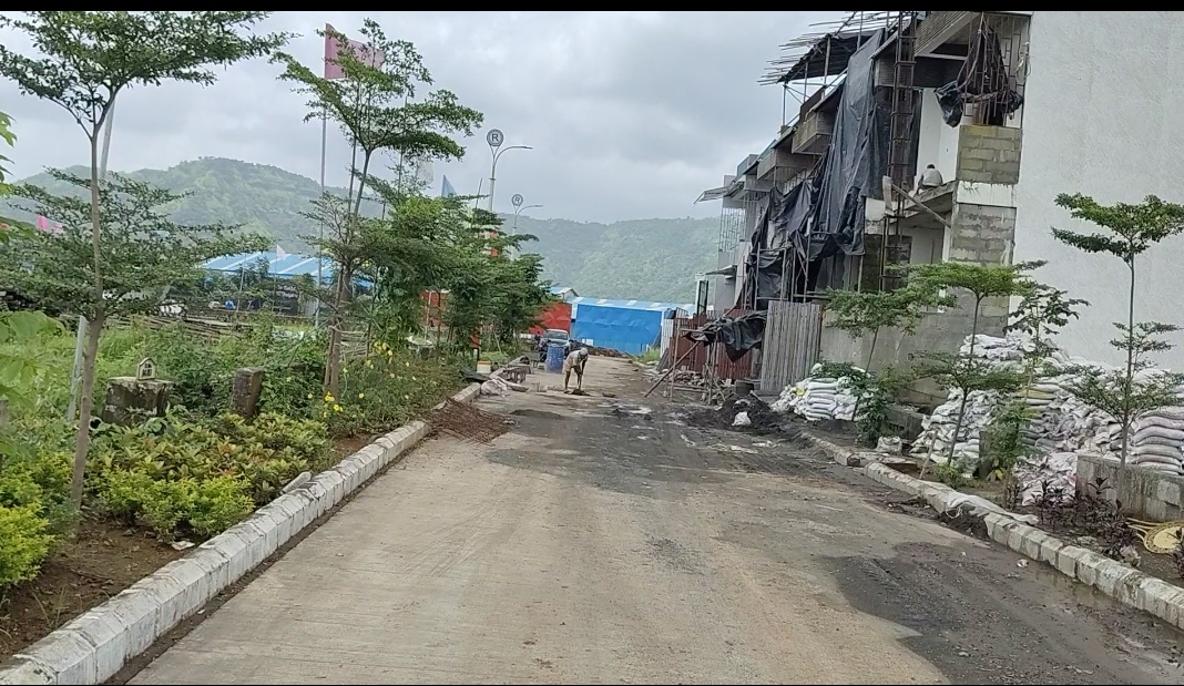 Plot For Sale in Lodhivali