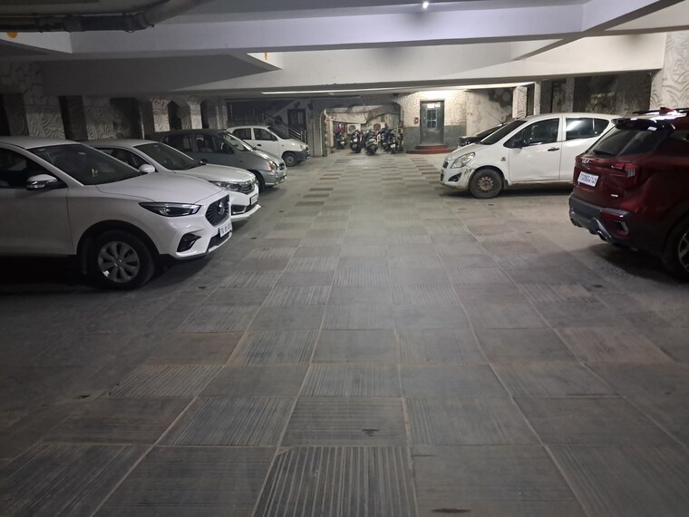  Parking, eapl-sri-tirumala-solitaire 4 Bedroom 4250 Sq.Ft. Apartment In Banjara Hills Hyderabad 9373606