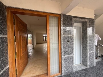 Building Lobby in 3 BHK Builder Floor at Jp Nagar Phase 8 – for Sale