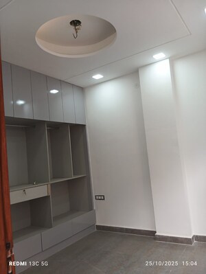 Master Bedroom in 3 BHK Builder Floor at Rohini Sector 25 – for Sale