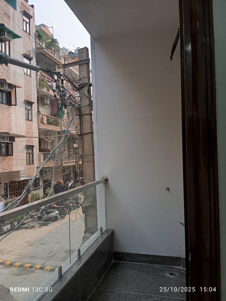 Balcony, rohini sector 25 3 Bedroom 1000 Sq.Ft. Builder Floor In Rohini Sector 25 Delhi 9373724
