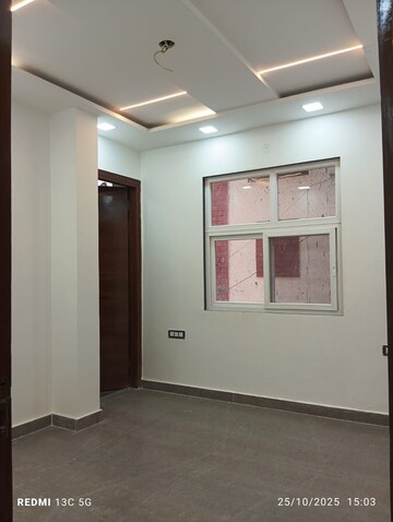 Room in 3 BHK Builder Floor at Rohini Sector 25 – for Sale
