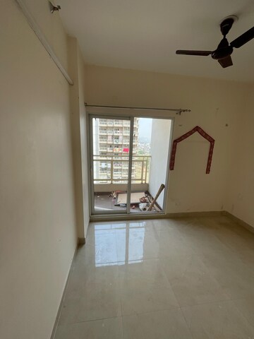 Room in 2 BHK Apartment at Elite Golf Green, Sector 79 – for Rent