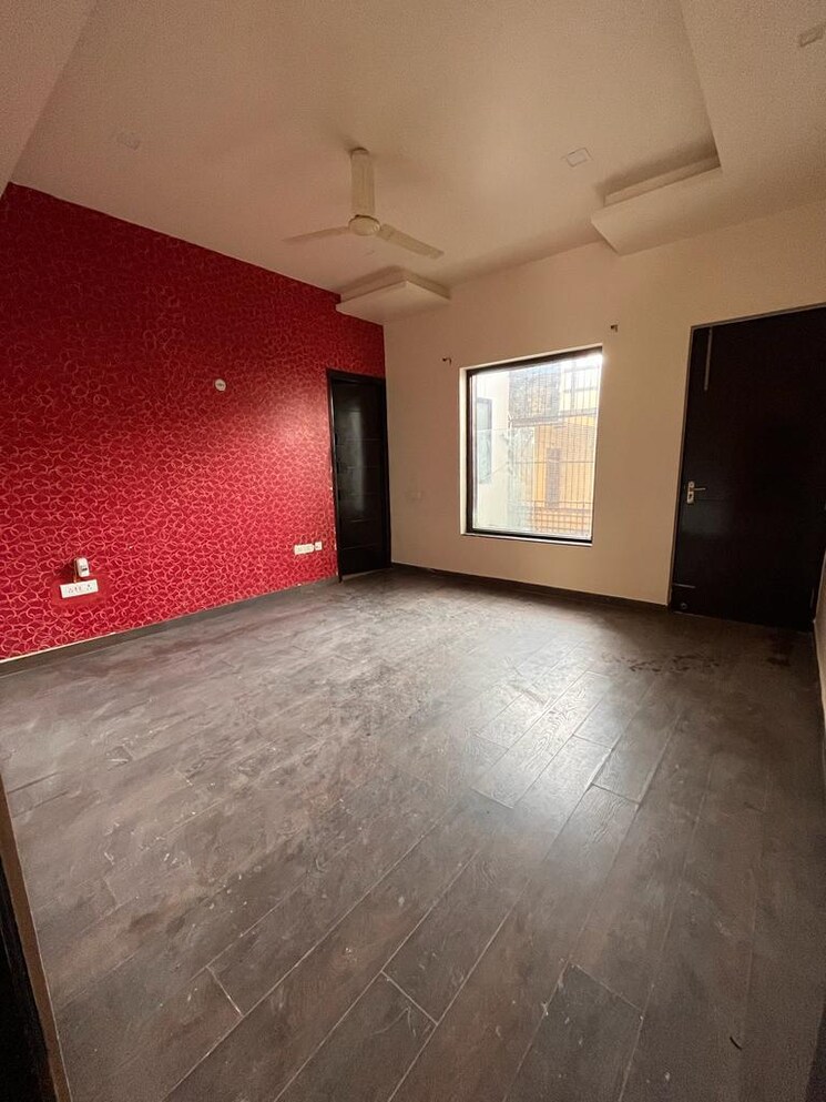 Room, sector 100 2 Bedroom 1300 Sq.Ft. Builder Floor In Sector 100 Noida 9373761