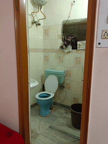 Bathroom in 1 BHK Builder Floor at Lajpat Nagar 4 – for Rent