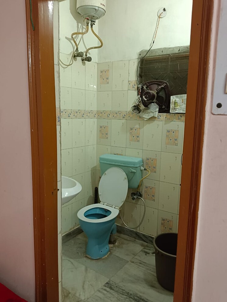 Bathroom, lajpat nagar 4 1 Bedroom 546 Sq.Ft. Builder Floor In Lajpat Nagar 4 Delhi 9373764