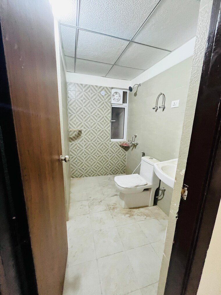 Bathroom, vvip-mangal 4 Bedroom 2560 Sq.Ft. Apartment In Raj Nagar Extension Ghaziabad 9373826