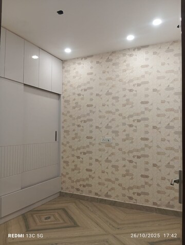 Room in 3 BHK Builder Floor at Rohini Sector 25 – for Sale