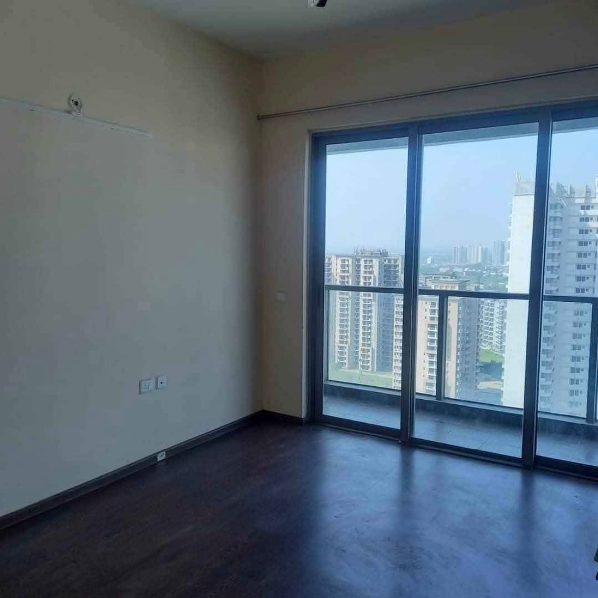 2 BHK Apartment For Rent in Paras Dews