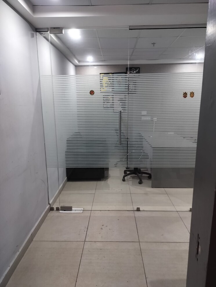 Bathroom, chandigarh-citi-center Commercial Office Space 300 Sq.Ft. In Vip Road Zirakpur 9373922