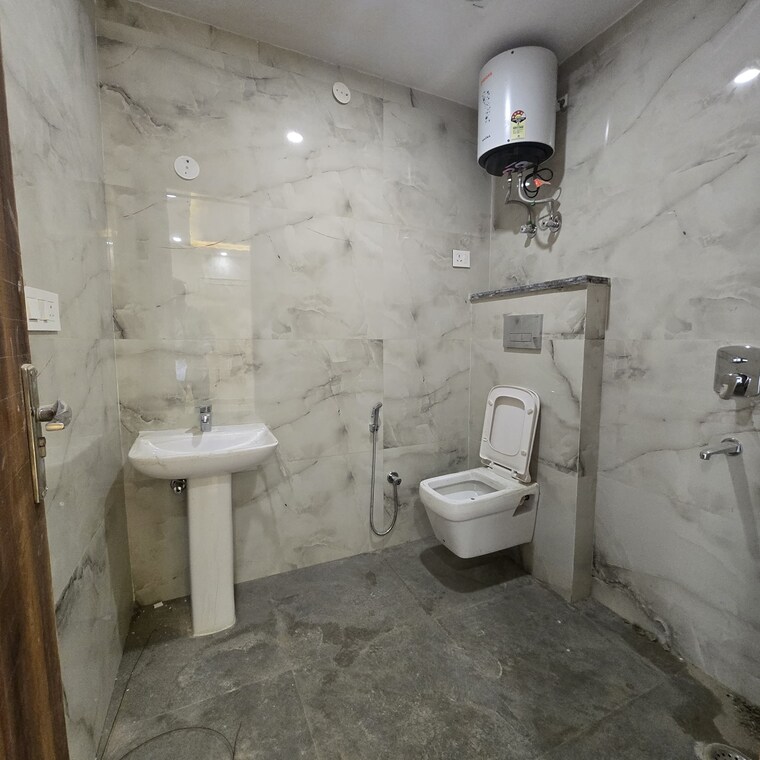 Bathroom, chattarpur 3 Bedroom 1200 Sq.Ft. Builder Floor In Chattarpur Delhi 9374051