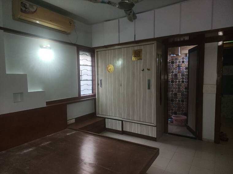 Room, dhanlaxmi-park 3 Bedroom 1300 Sq.Ft. Apartment In Kothrud Pune 9374041