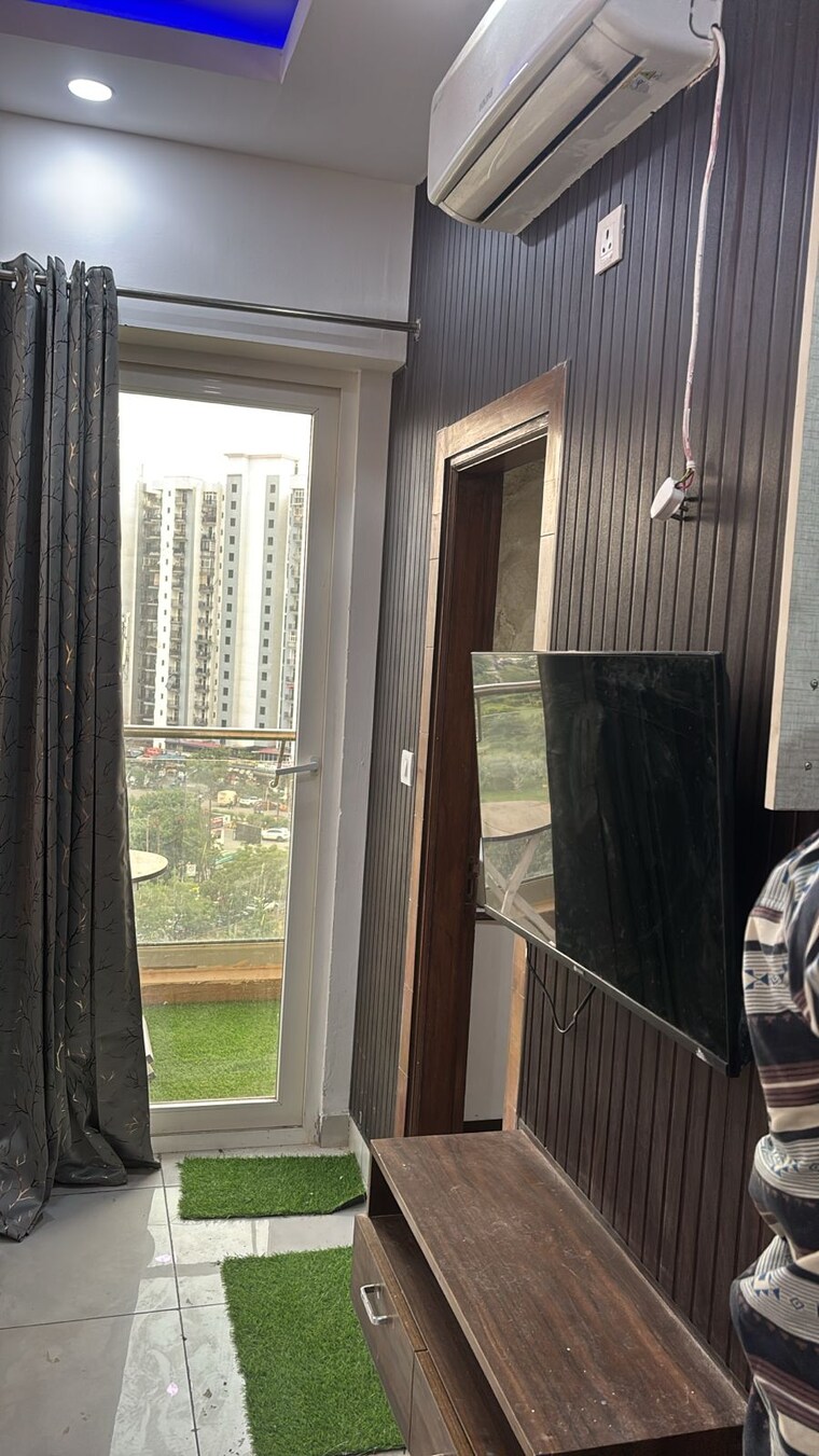 Room, supertech-north-eye Studio 535 Sq.Ft. Apartment In Sector 74 Noida 9374087