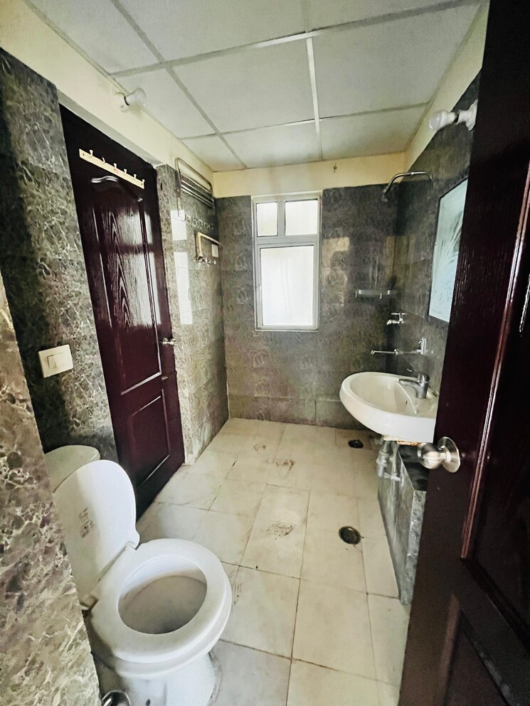 Bathroom, gulmohur-garden 2 Bedroom 950 Sq.Ft. Apartment In Raj Nagar Extension Ghaziabad 9374081