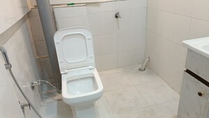 Bathroom in 1 BHK Builder Floor at Vaishali Sector 3 – for Rent
