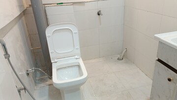 Bathroom in 1 BHK Builder Floor at Vaishali Sector 3 – for Rent