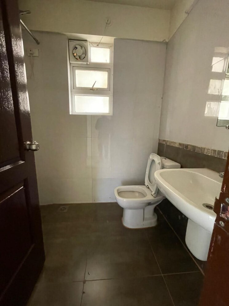 Bathroom, vascon-forest-county 3 Bedroom 1400 Sq.Ft. Apartment In Kharadi Pune 9374137
