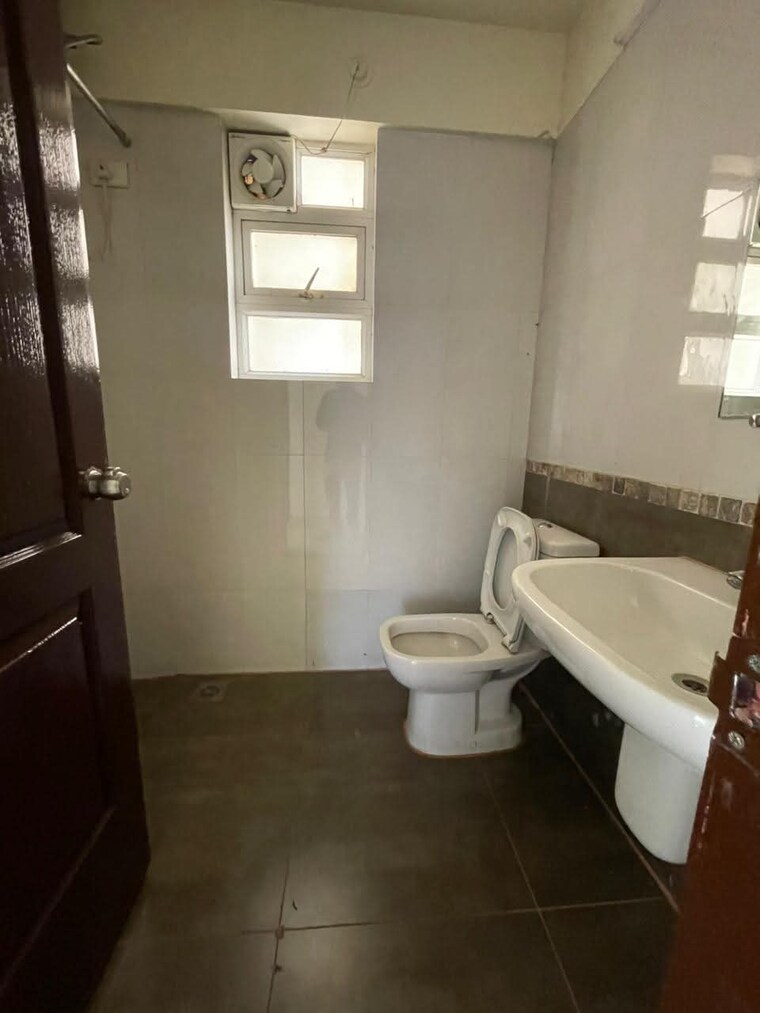 Bathroom, vascon-forest-county 3 Bedroom 1400 Sq.Ft. Apartment In Kharadi Pune 9374137