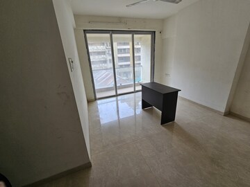 Room in 2 BHK Apartment at Lower Parel – for Sale