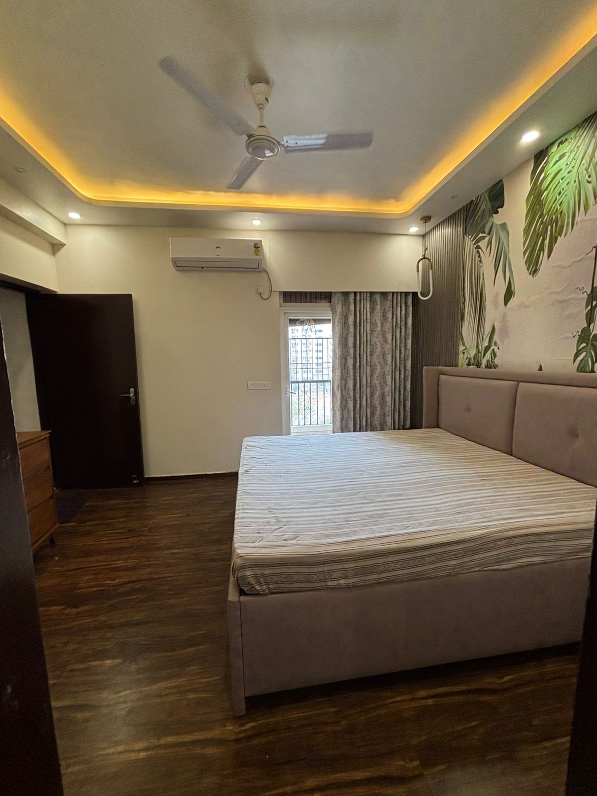 4 BHK + Servant Room Apartment For Rent in Mahagun Mezzaria