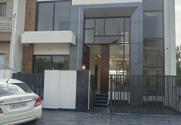 5 BHK Independent House For Sale in Aerocity
