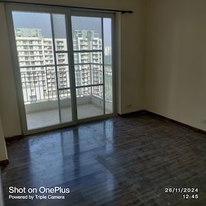 Room in 3.5 BHK Builder Floor at CHD Avenue 71, Sector 71 – for Rent