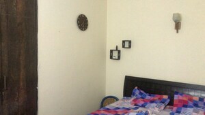 Furnished Amenities in 3 BHK Apartment at Emaar Palm Hills, Sector 77 – for Rent