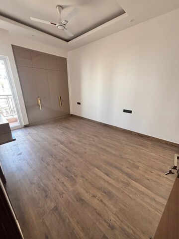 Room in 3 BHK Builder Floor at Raj One Good Earth, Sector 71 – for Rent