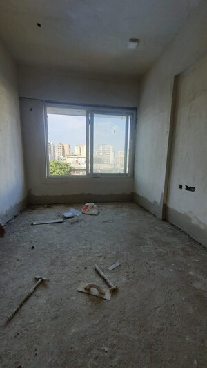 Room in 4 BHK Apartment at Ghatkopar East – for Sale